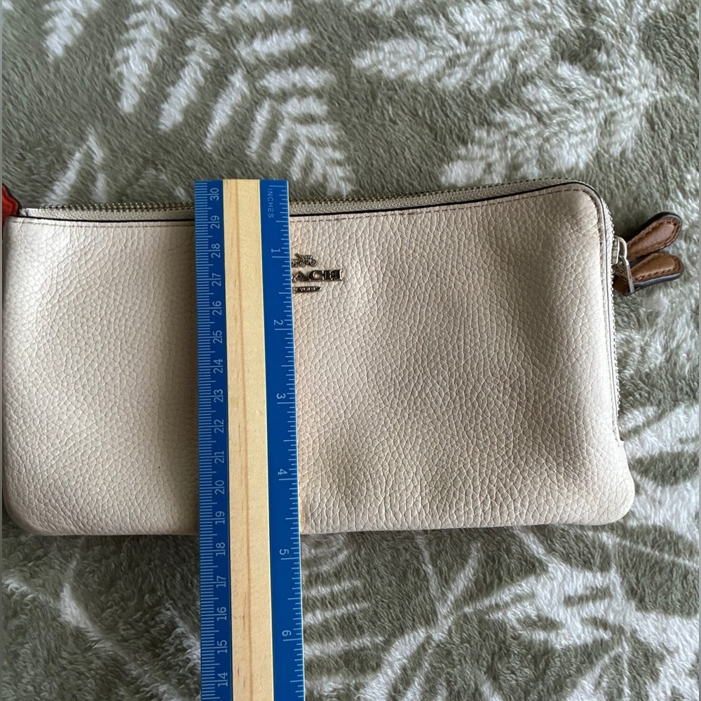 Coach White Pebbled Leather Wristlet with Coral Tag - Picture 4 of 13